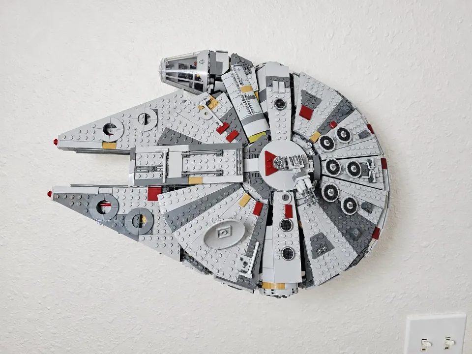 Wall Mount for LEGO® Millennium Falcon™ (75257)
