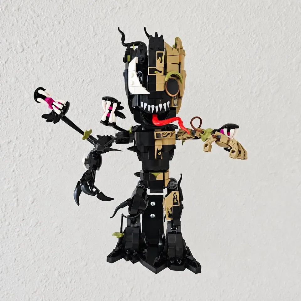 Venomized Groot (76249) — tray wall mount