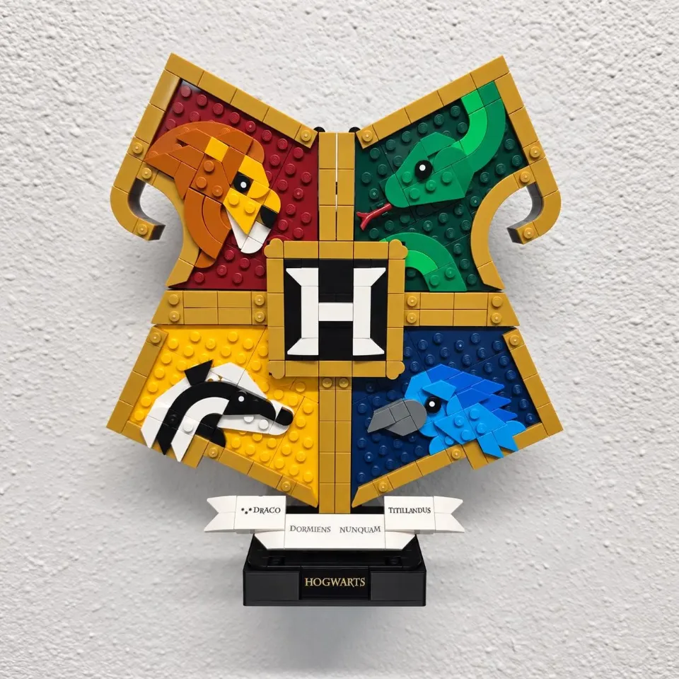 Wall Mount for LEGO® Hogwarts™ House Crest (76462)