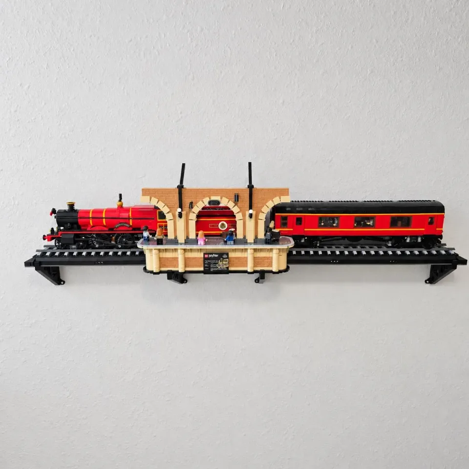 Hogwarts Express (76405) — wall mount