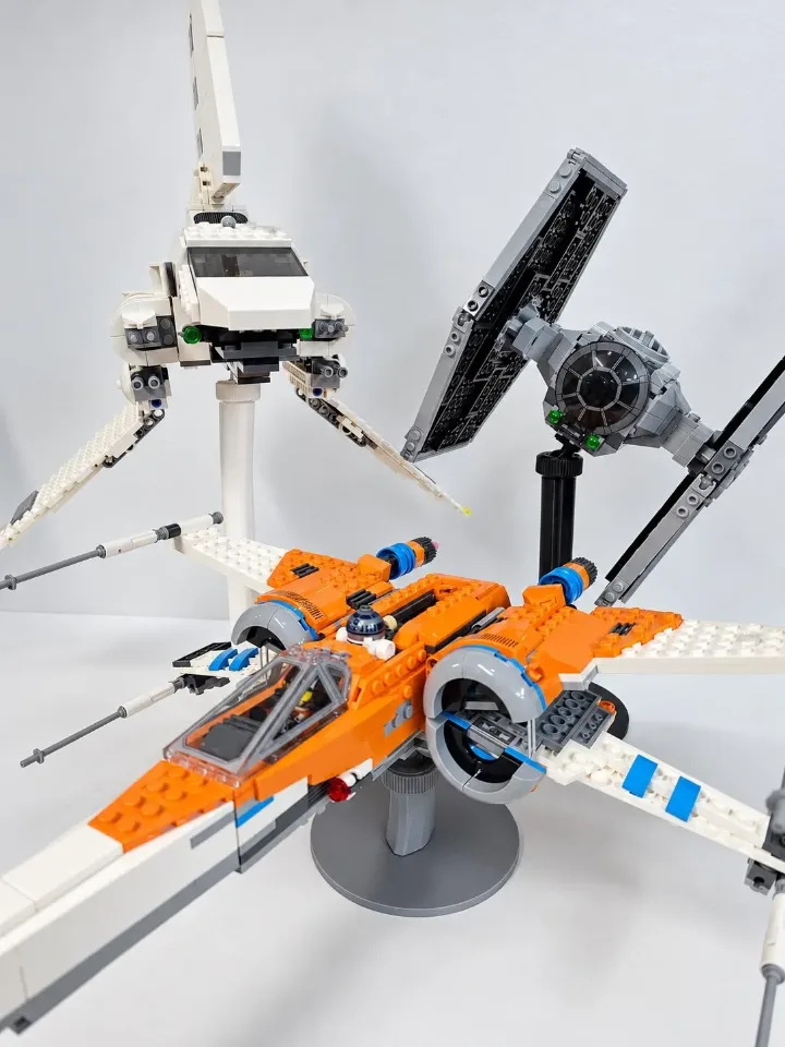 Universal adjustable display stand — Star Wars sets