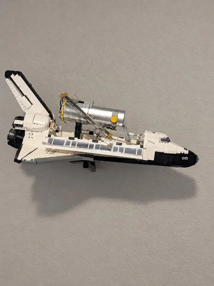 NASA Space Shuttle Discovery (10283) — adjustable wall mount