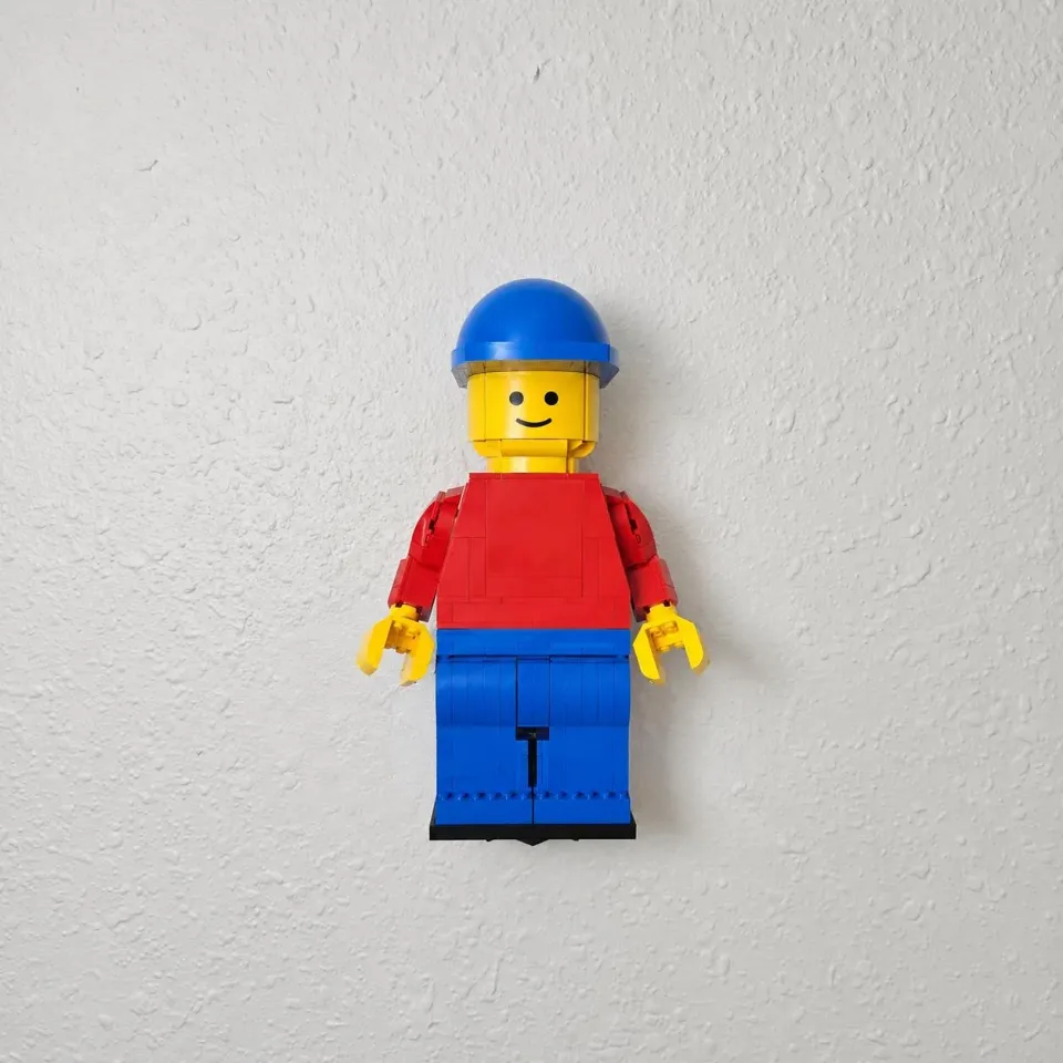 Up-Scaled Minifigure (40649) — wall mount