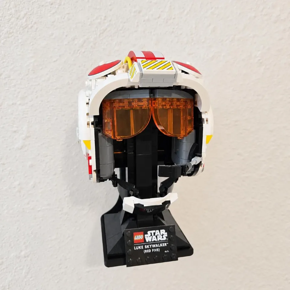 Wall Mount for LEGO® Luke Skywalker™ (Red Five) Helmet (75327)
