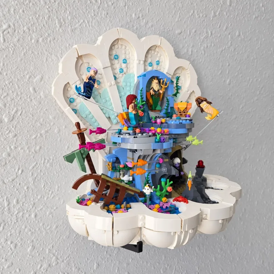 Royal Clamshell (43225) — wall mount