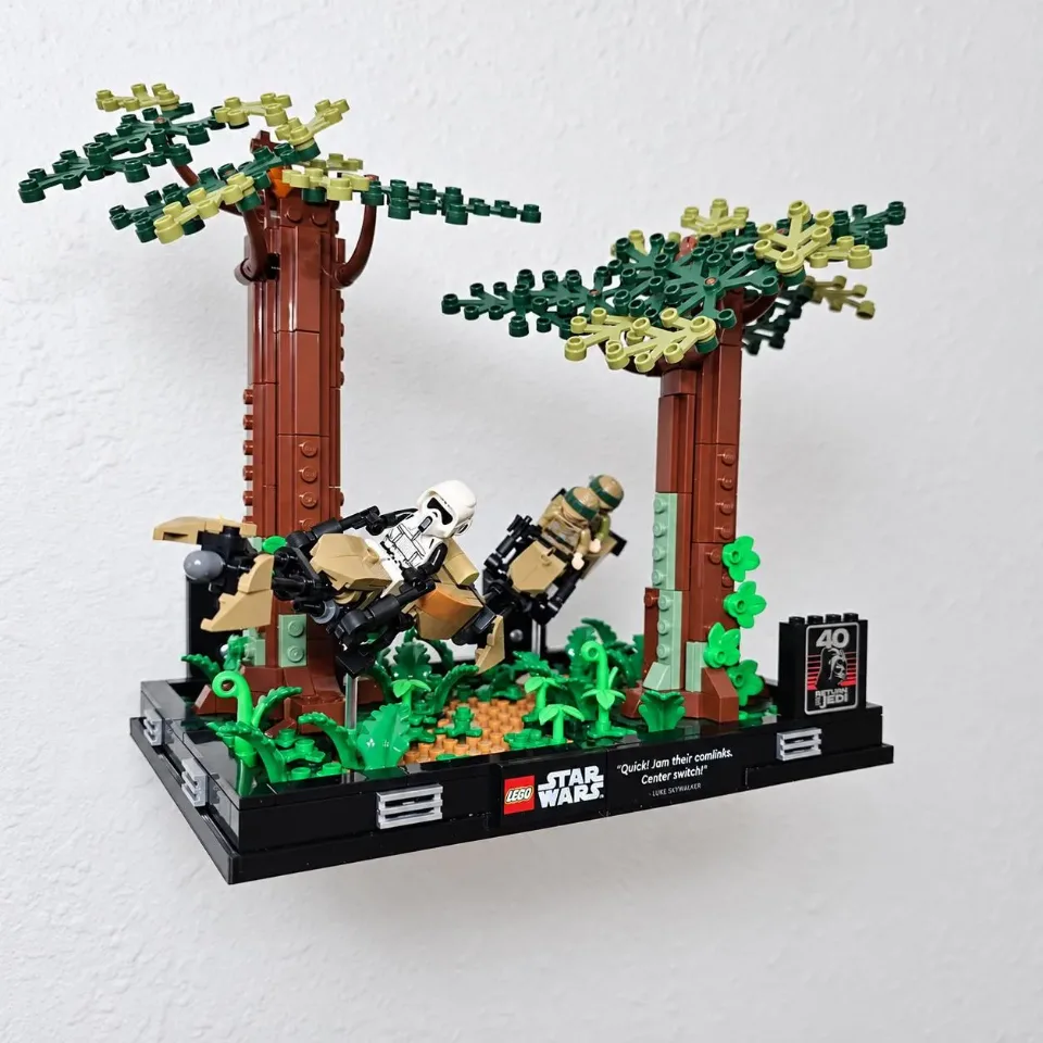 Wall Mount for LEGO® Endor™ Speeder Chase Diorama (75353)