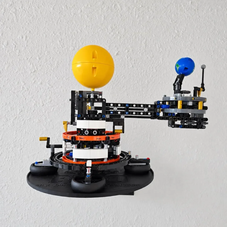 Wall Mount for LEGO® Planet Earth and Moon in Orbit (42179)