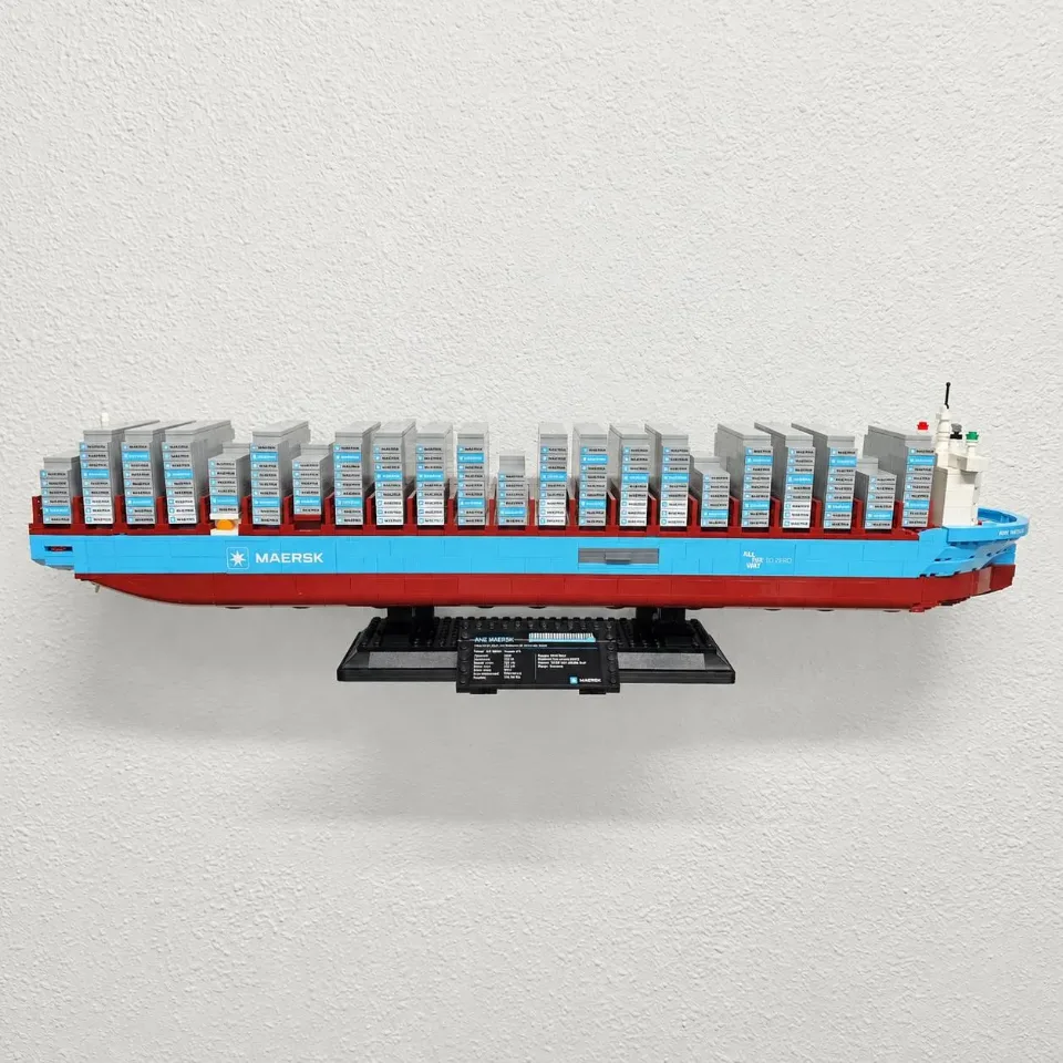 Wall Mount for LEGO® Maersk Dual-Fuel Container Vessel (40955)