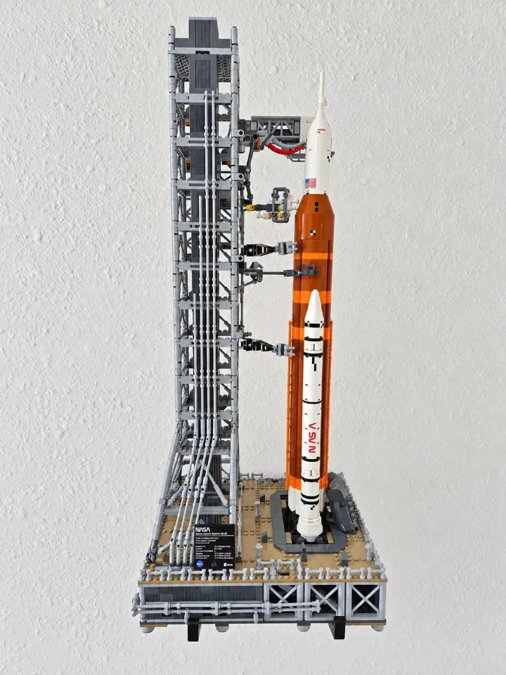 NASA Artemis Space Launch System (10341) — wall mount