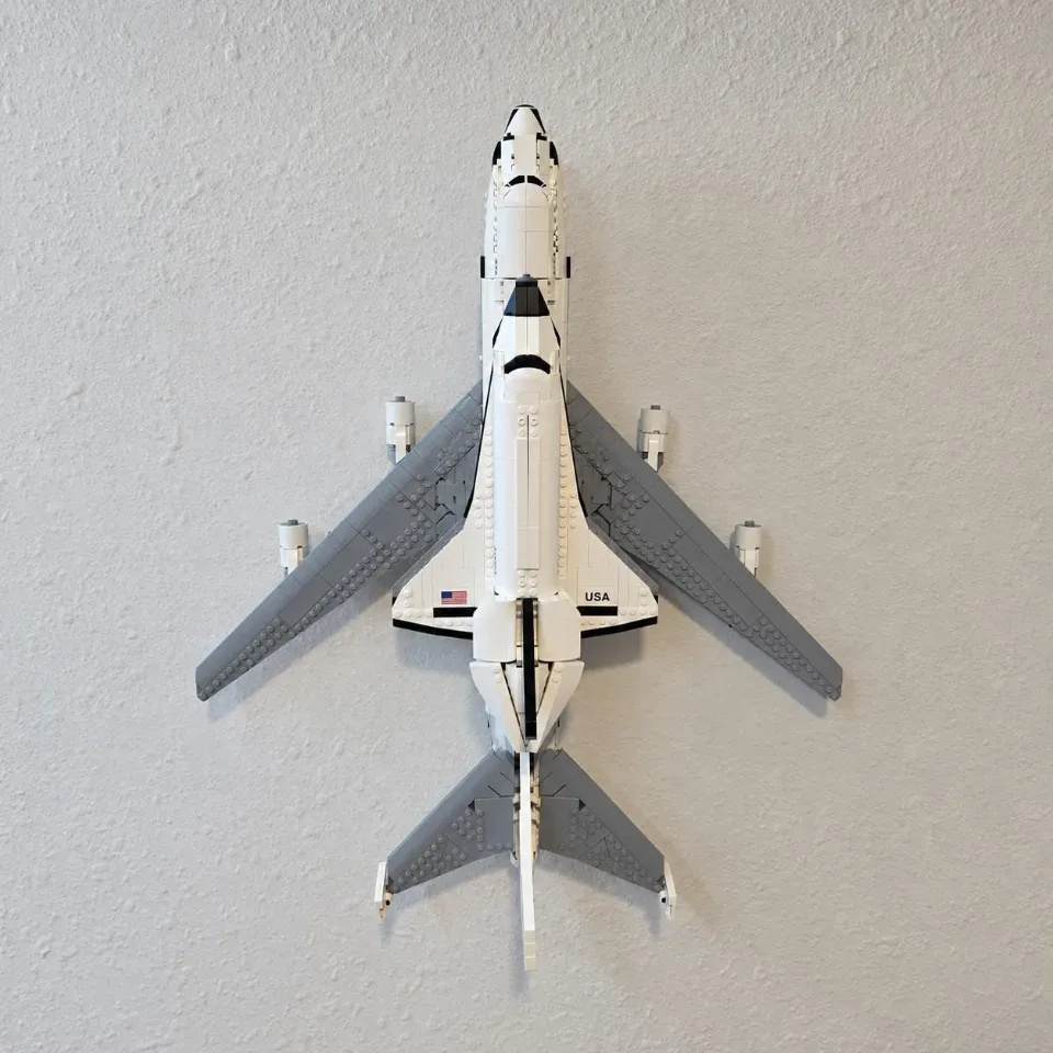 Shuttle Carrier Aircraft (10360) — vertical wall mount