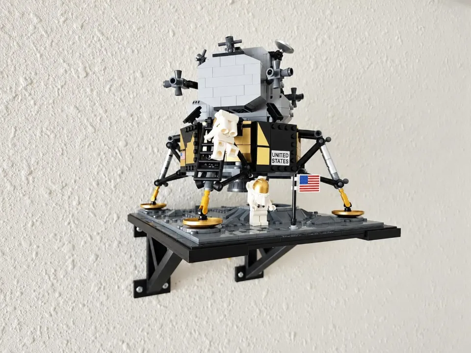 NASA Apollo 11 Lunar Lander (10266) — wall mount