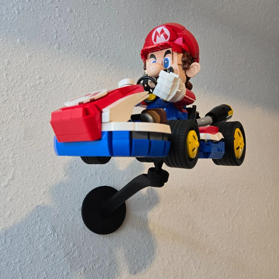 Adjustable Wall Mount for LEGO® Mario Kart™ – Mario & Standard Kart (72037)