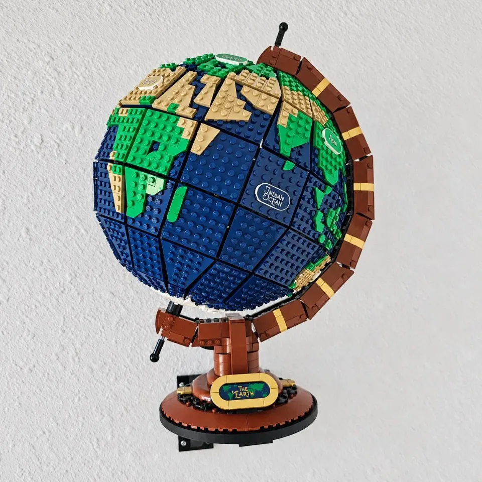 Wall Mount for LEGO® The Globe (21332)