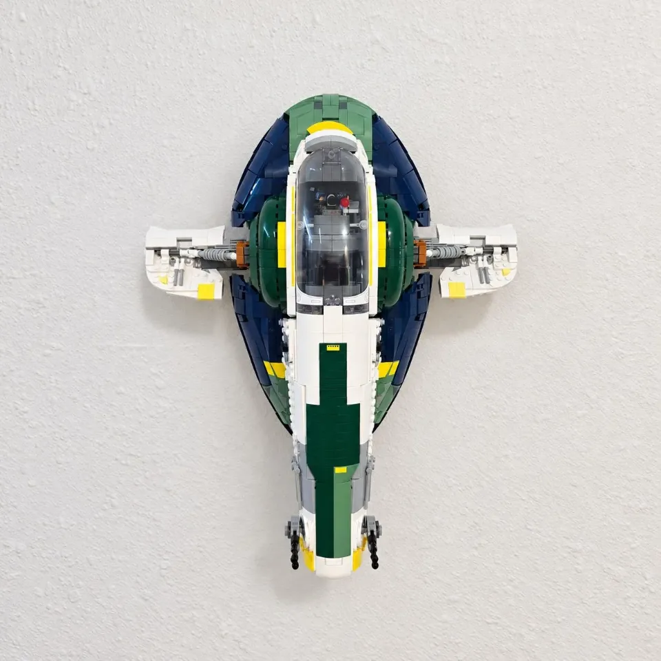 Jango Fett’s UCS Firespray-Class Starship (75409) — wall mount