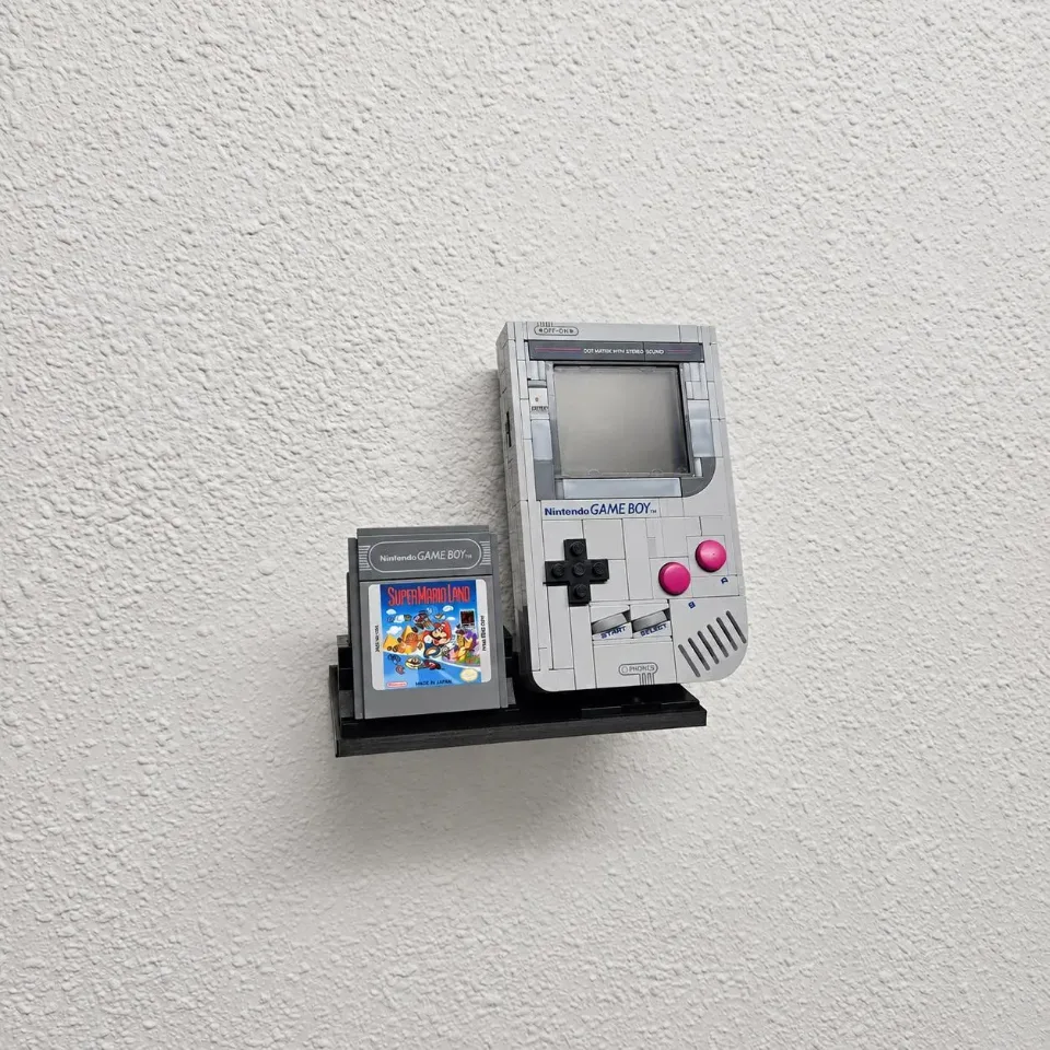 Game Boy (72046) — wall mount