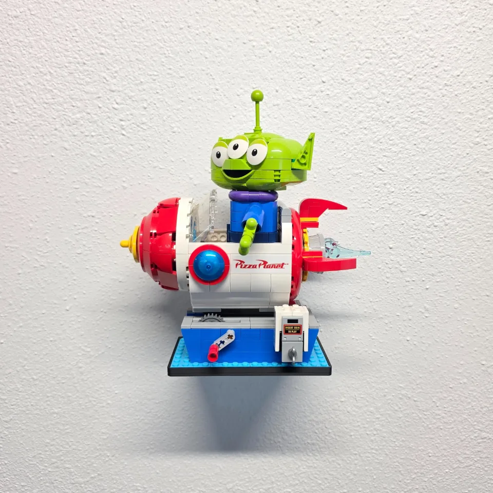 Alien with Pizza Planet Rocket Ride (43307) — wall mount